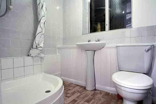 One bedroom apartment for rent. RoomsLocal image