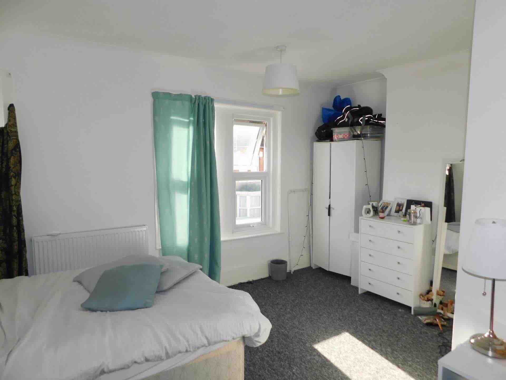 One bedroom apartment for rent RoomsLocal image