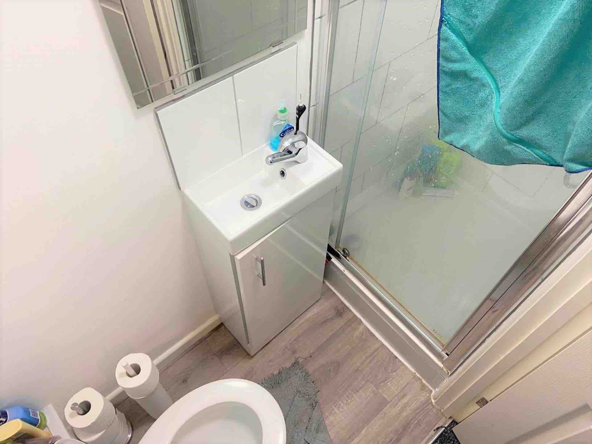 One bedroom apartment for rent RoomsLocal image