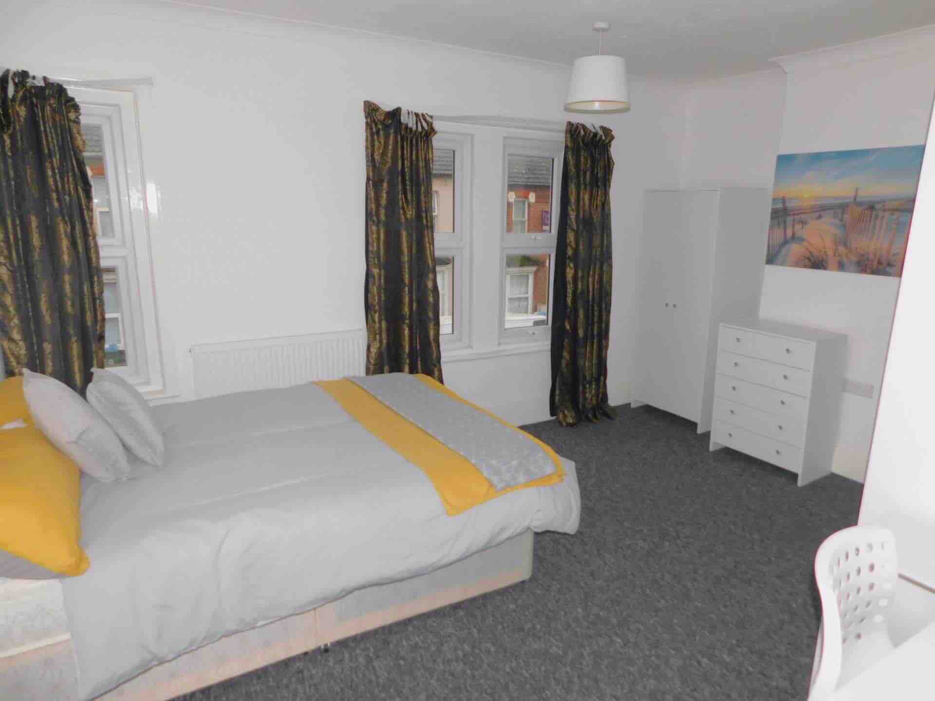 One bedroom apartment for rent RoomsLocal image