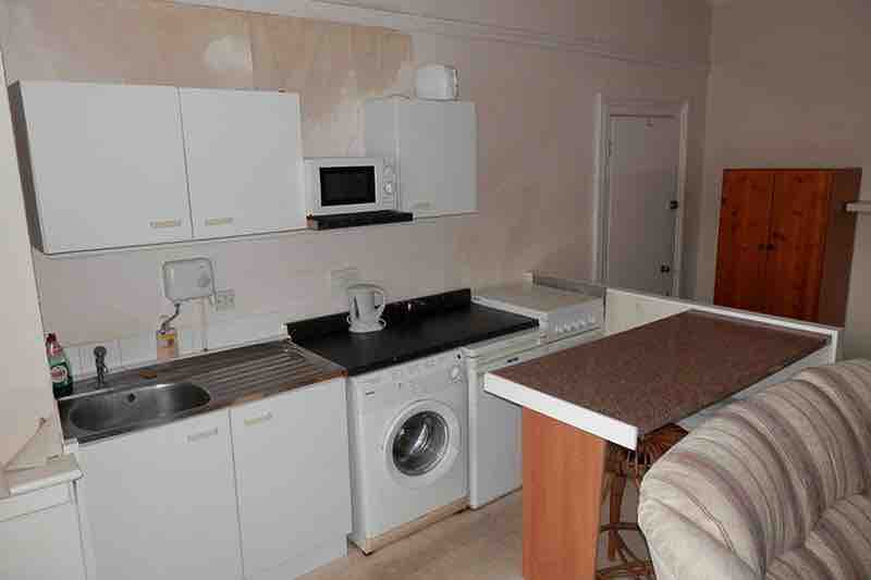 studio to rent RoomsLocal image