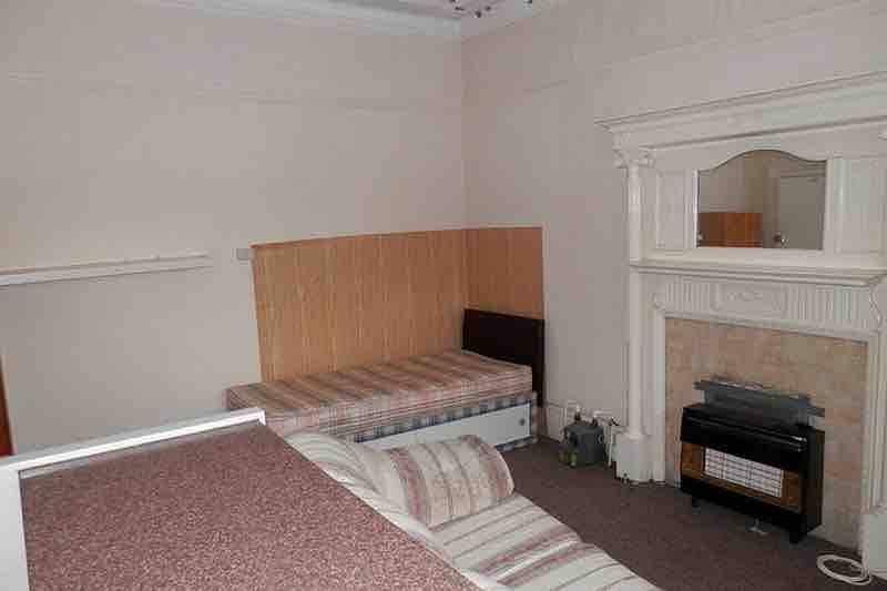 studio to rent RoomsLocal image
