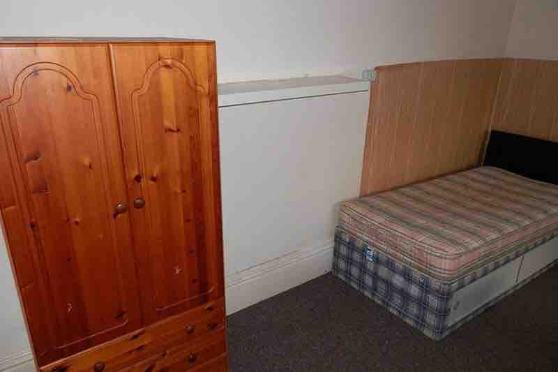 studio to rent RoomsLocal image