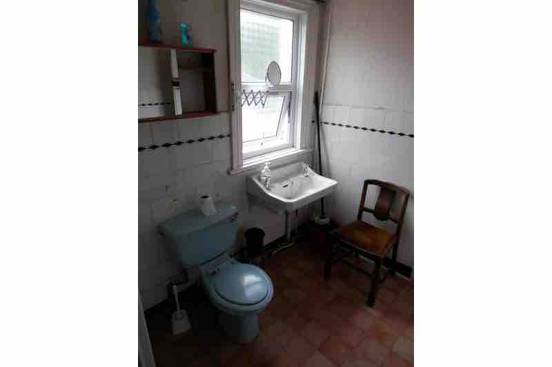 studio to rent RoomsLocal image