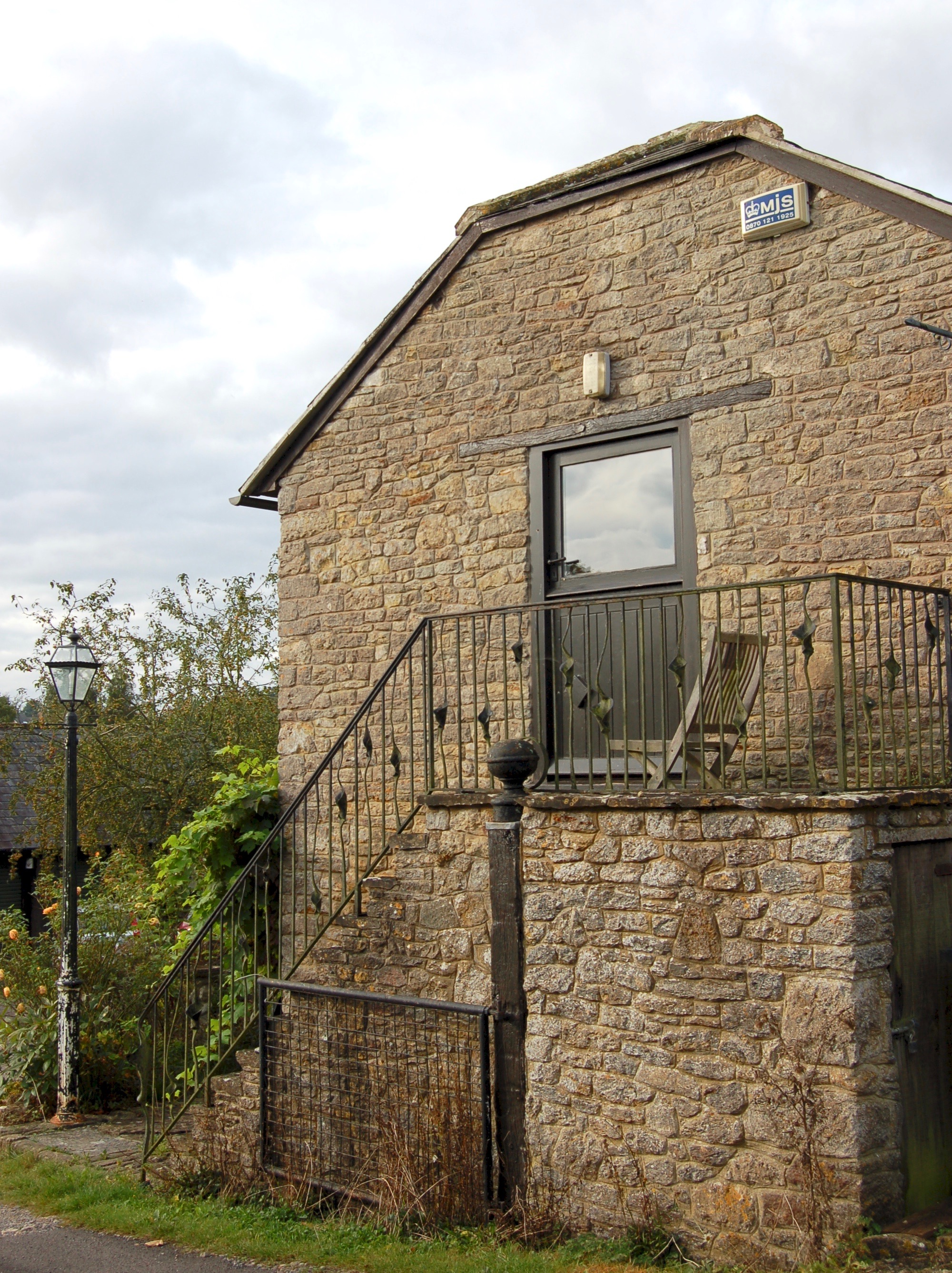 Spacious Self-Contained Room to Let with En-Suite RoomsLocal image