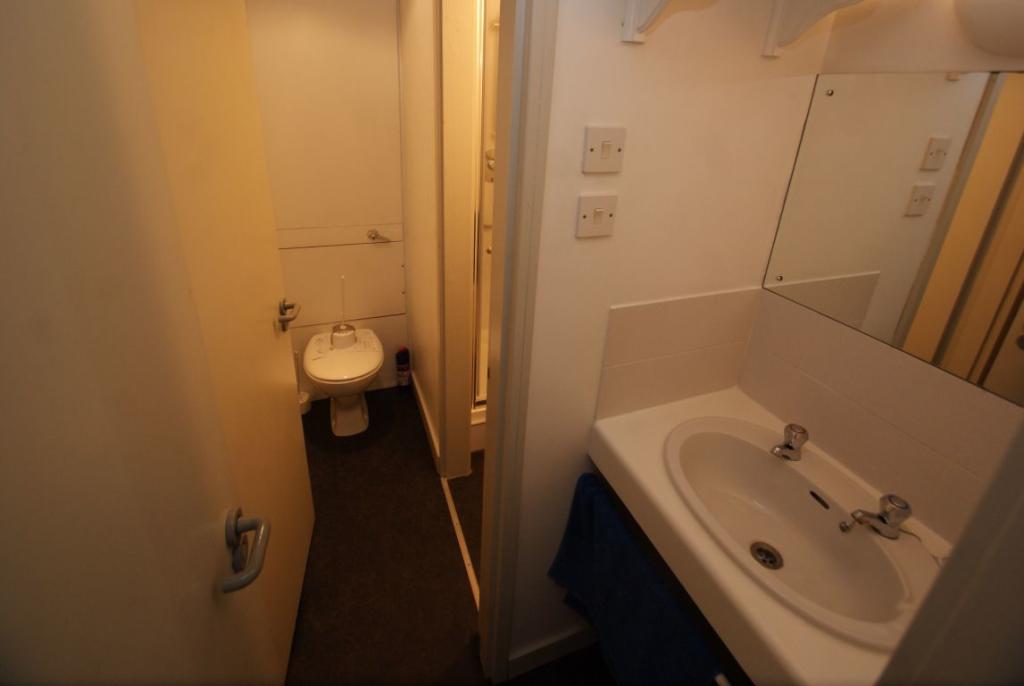 Redecorated pets friendly 1 bedroom flat to rent image