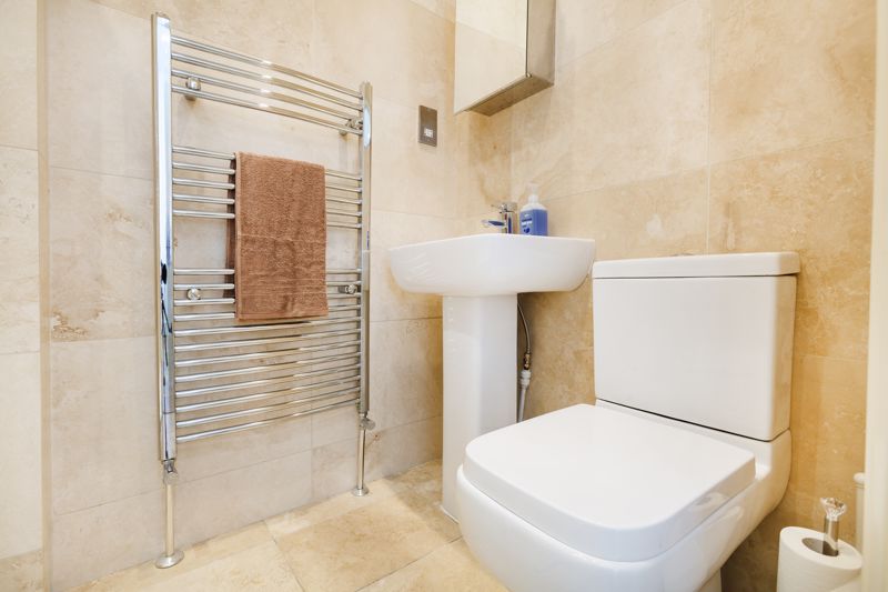 Executive furnished double bedroom flat to rernt RoomsLocal image