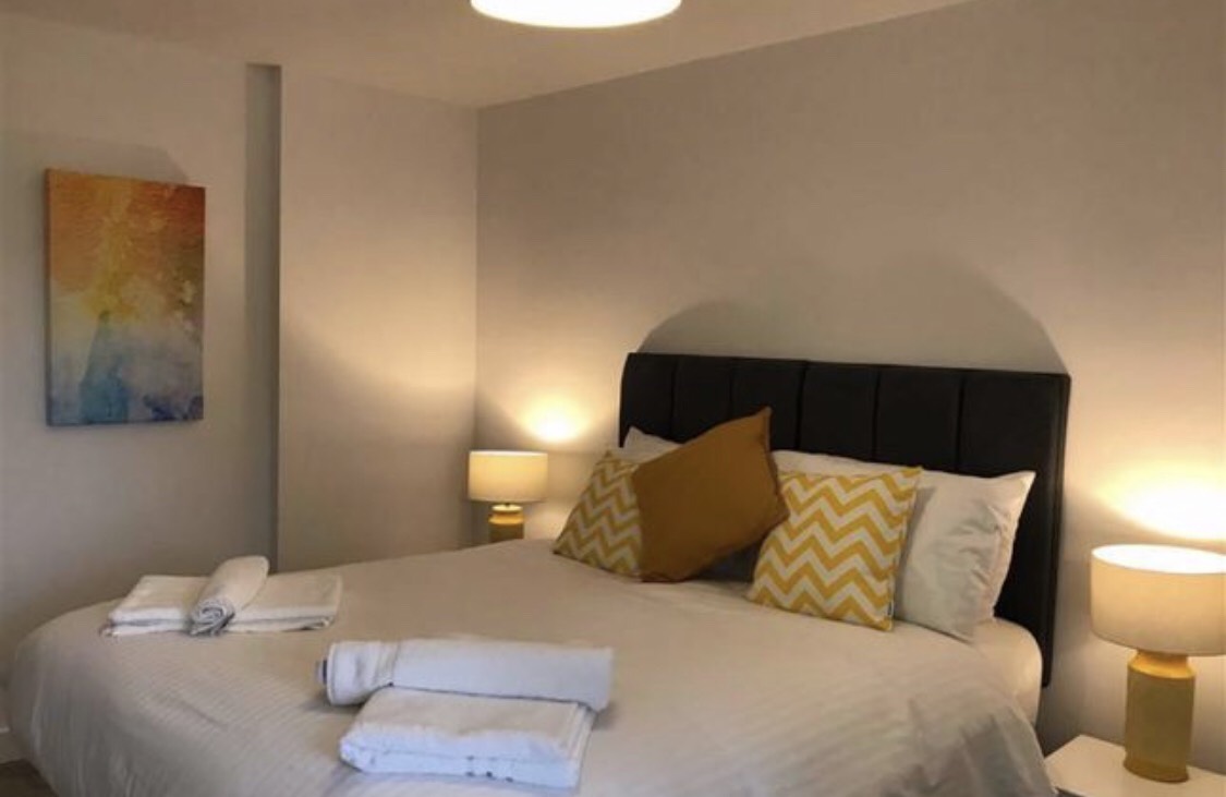 Exclusive single bedroom, Bristol RoomsLocal image