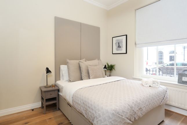 Fully furnished single one bed room RoomsLocal image