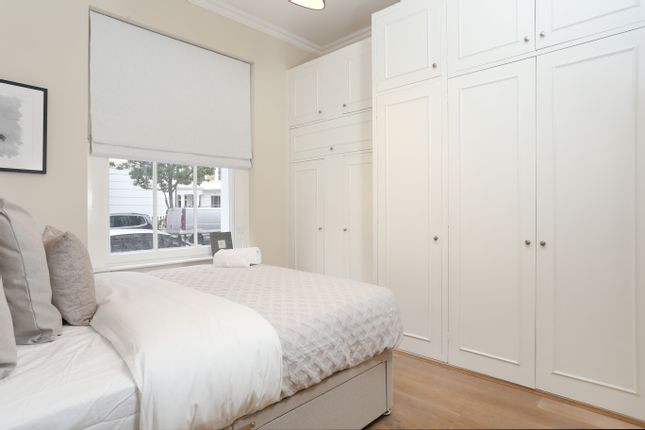 Fully furnished single one bed room RoomsLocal image