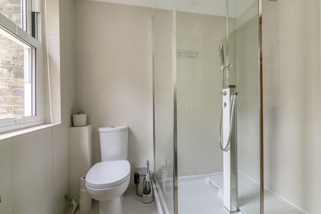 Spacious One Bedroom Flat For Rent RoomsLocal image