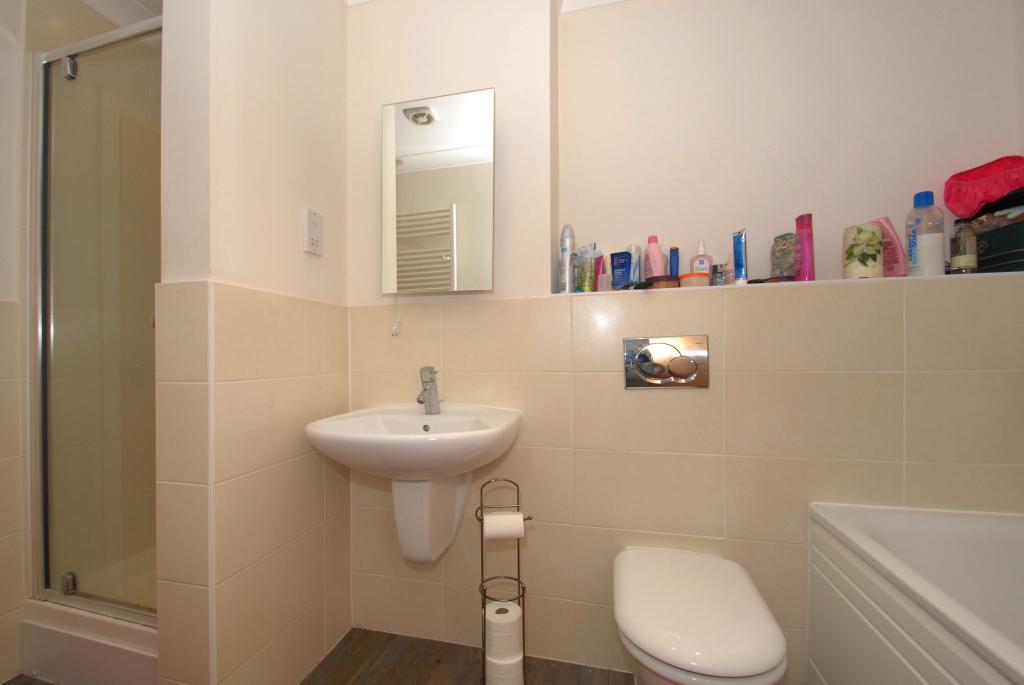 Large 1 bedroom flat to rent RoomsLocal image