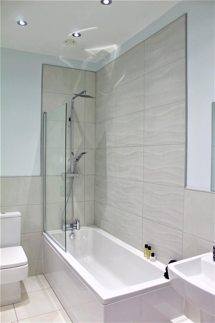 fabulously furnished 1 bedroom flat to rent RoomsLocal image