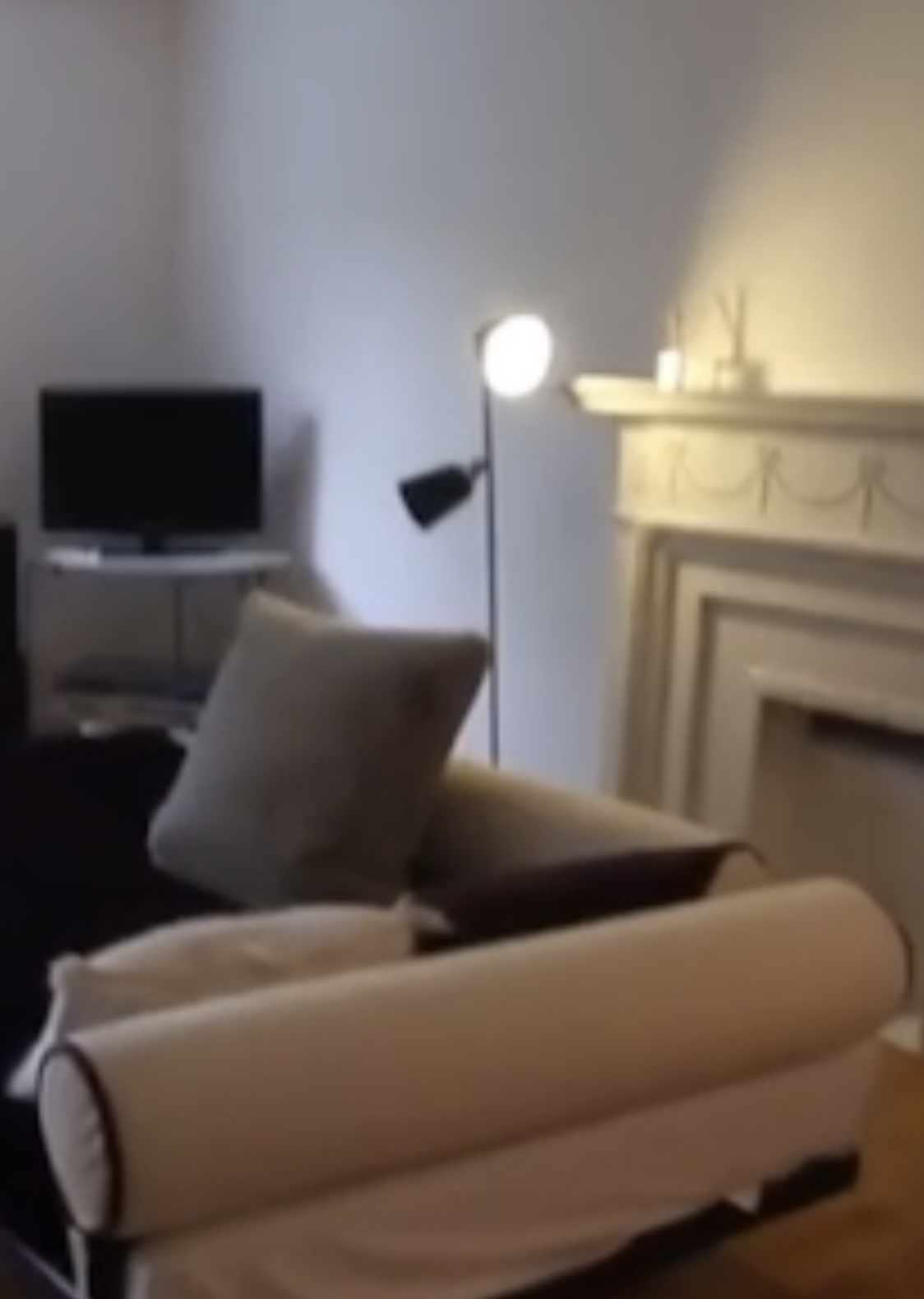 A stunning one bedroom RoomsLocal image