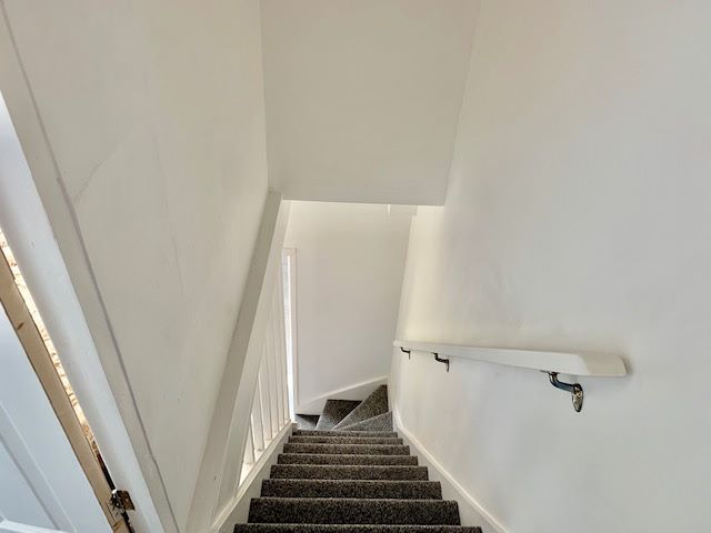 2 bed room apartment RoomsLocal image