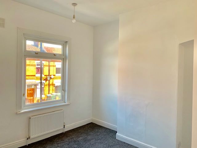 2 bed room apartment RoomsLocal image