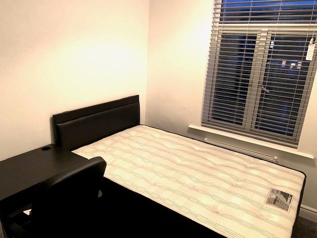 2 bed room apartment RoomsLocal image