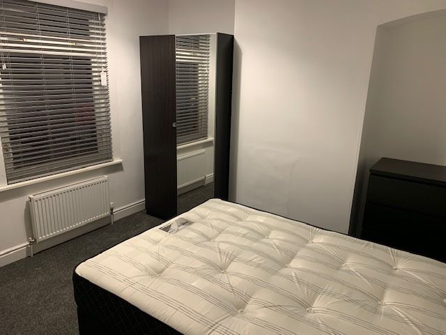2 bed room apartment RoomsLocal image