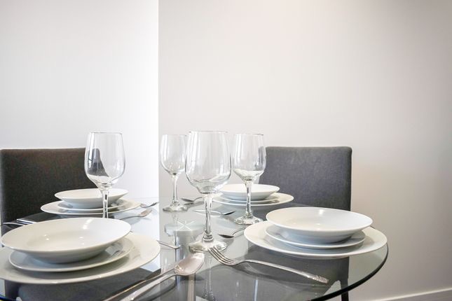 1 bedroom flat to rent RoomsLocal image