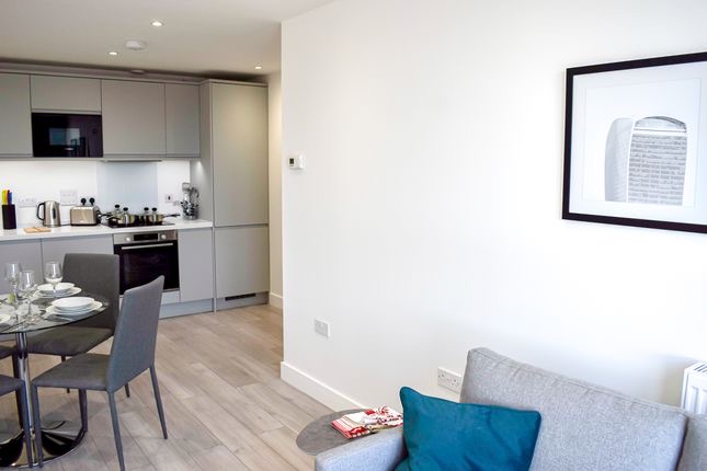 1 bedroom flat to rent RoomsLocal image