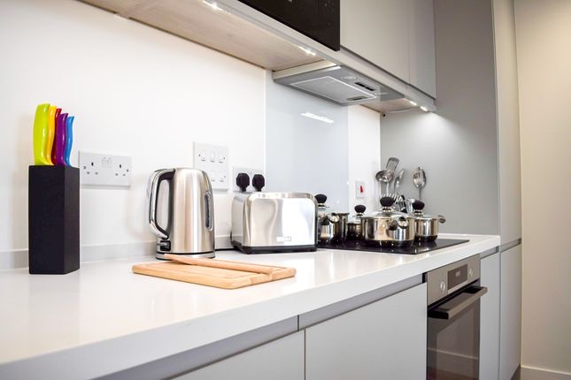1 bedroom flat to rent RoomsLocal image