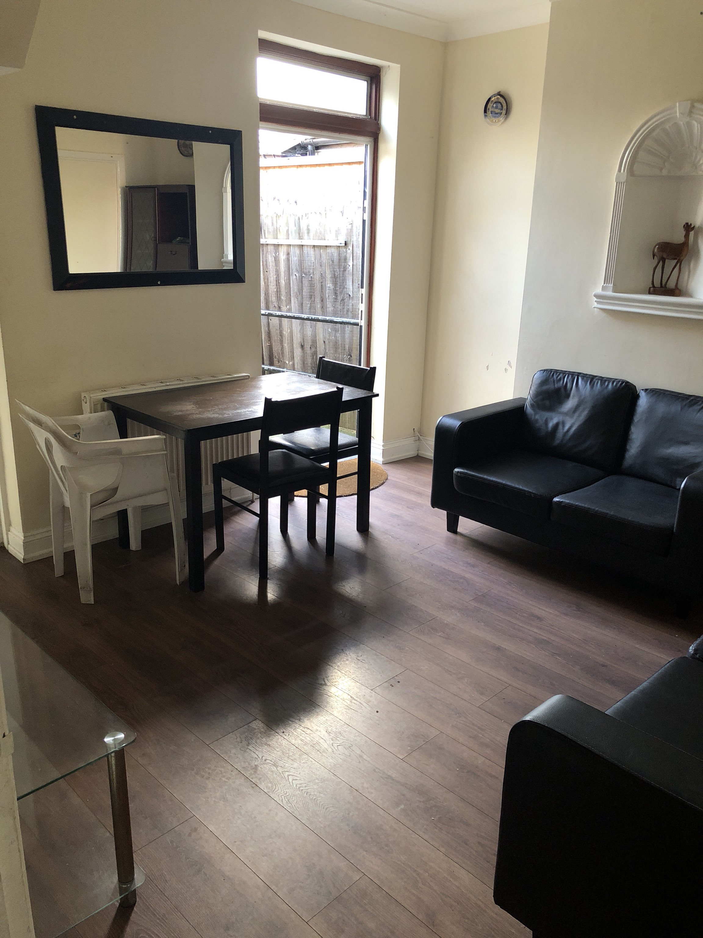 2 RoomsLocal image