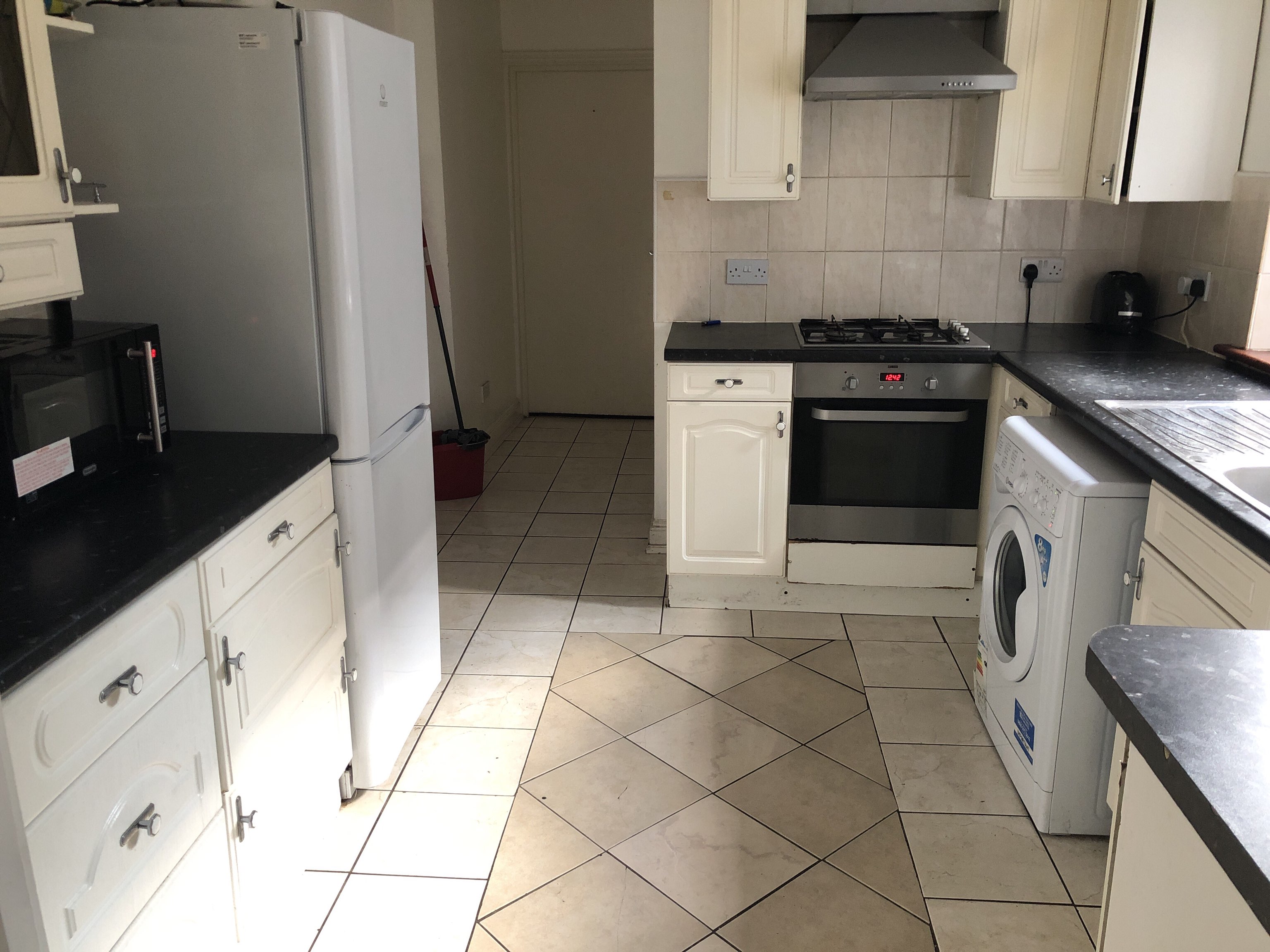 2 RoomsLocal image