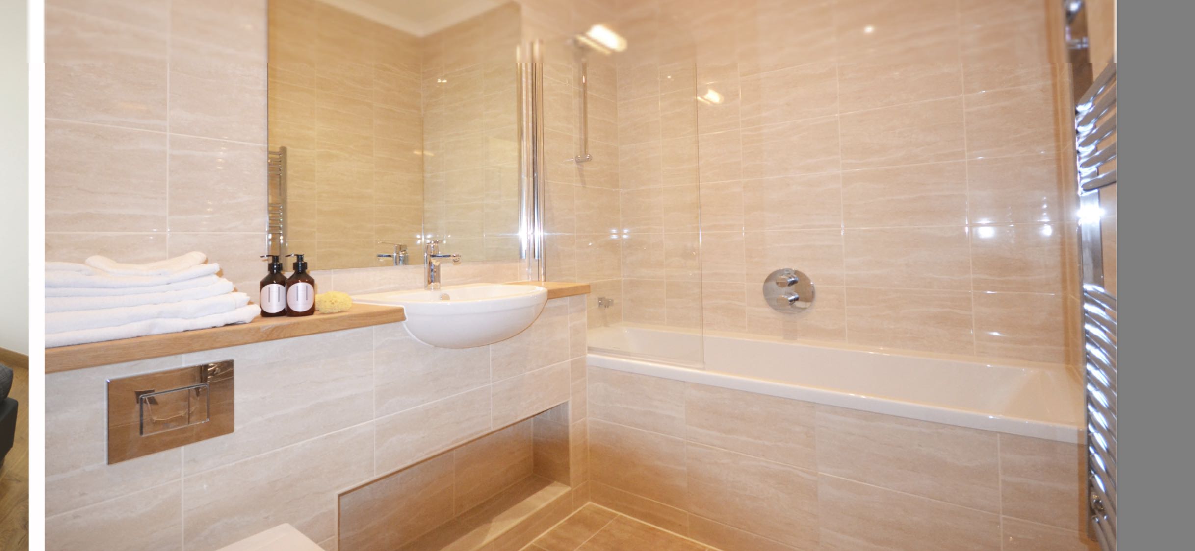 Beautiful Large Double Room, London RoomsLocal image