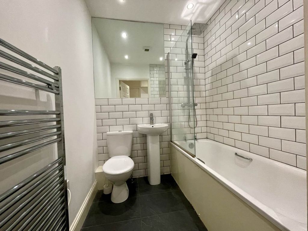 565 pounds per month RoomsLocal image