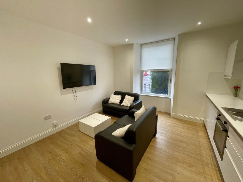 565 pounds per month RoomsLocal image