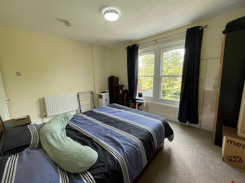 WELL PRESENTED BEDROOM FLAT IN BEDFORD RoomsLocal image