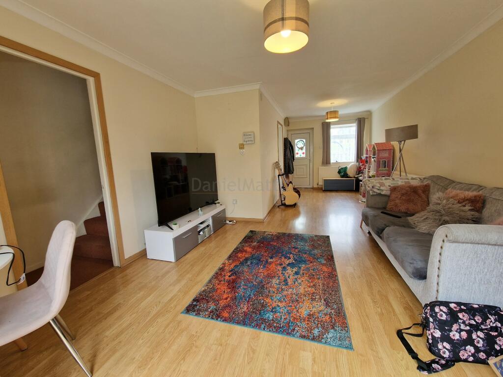 ONE BEDROOM FLAT IN BRIDGEND RoomsLocal image