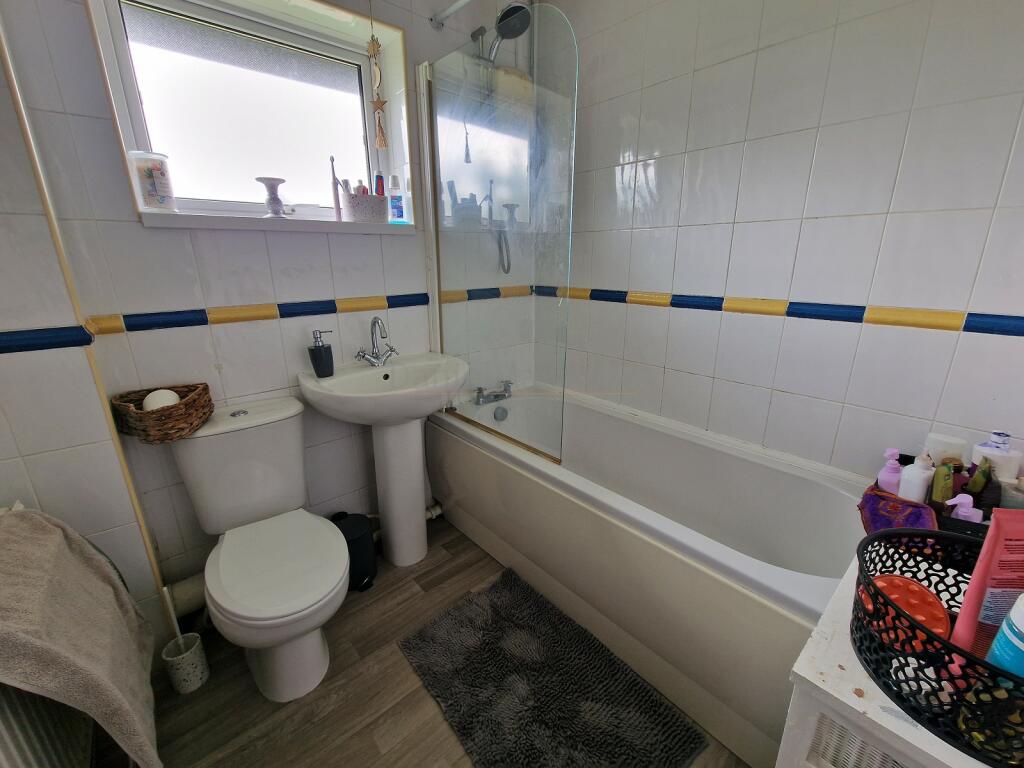 ONE BEDROOM FLAT IN BRIDGEND RoomsLocal image