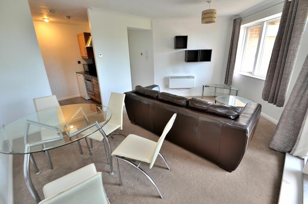 REFURBISHED ONE BEDROOM FLAT IN BRISTOL