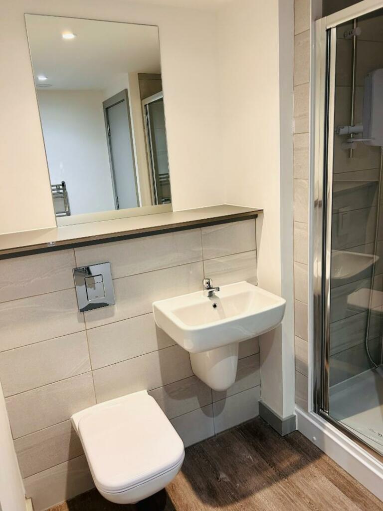 LOVELY ONE BEDROOM FLAT IN MILTON KEYNES RoomsLocal image
