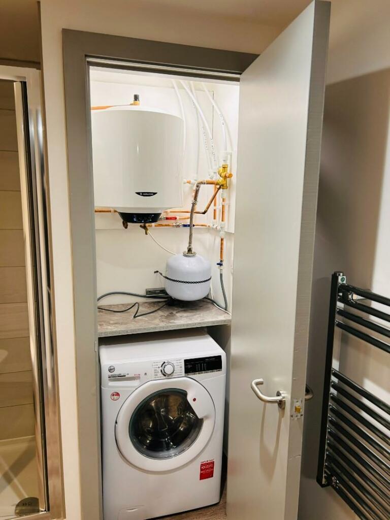 LOVELY ONE BEDROOM FLAT IN MILTON KEYNES RoomsLocal image