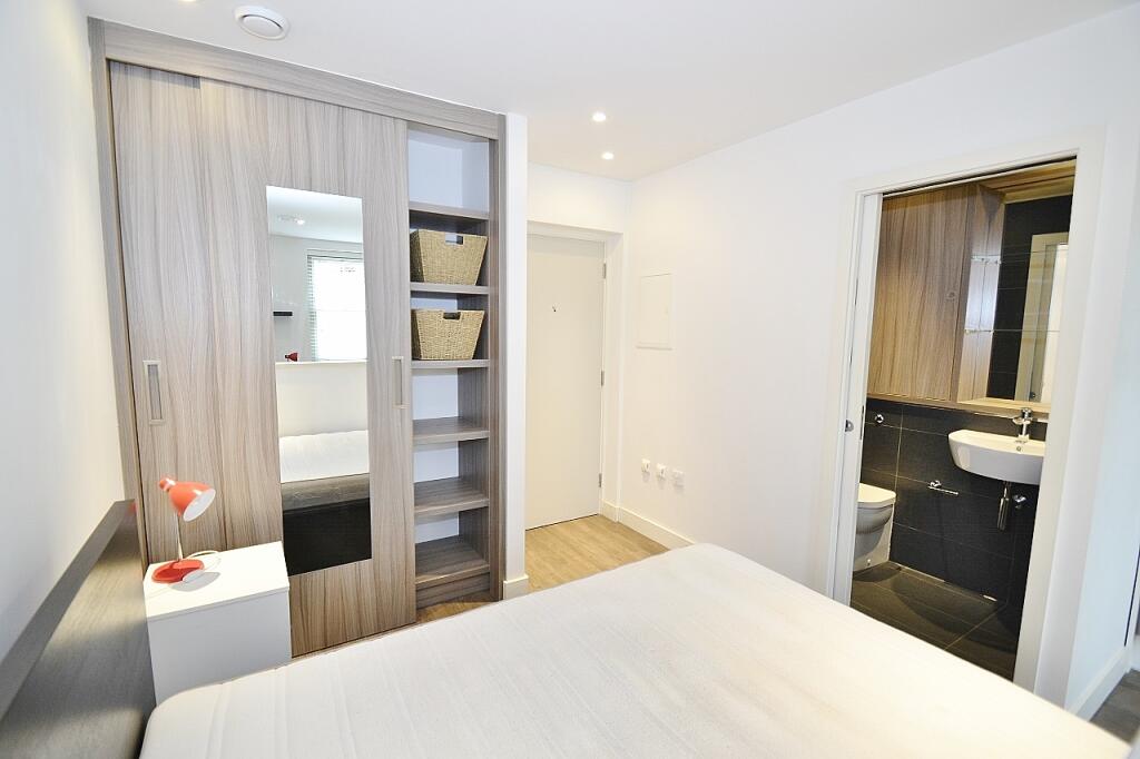 LOVELY ONE BEDROOM FLAT IN NEWPORT RoomsLocal image