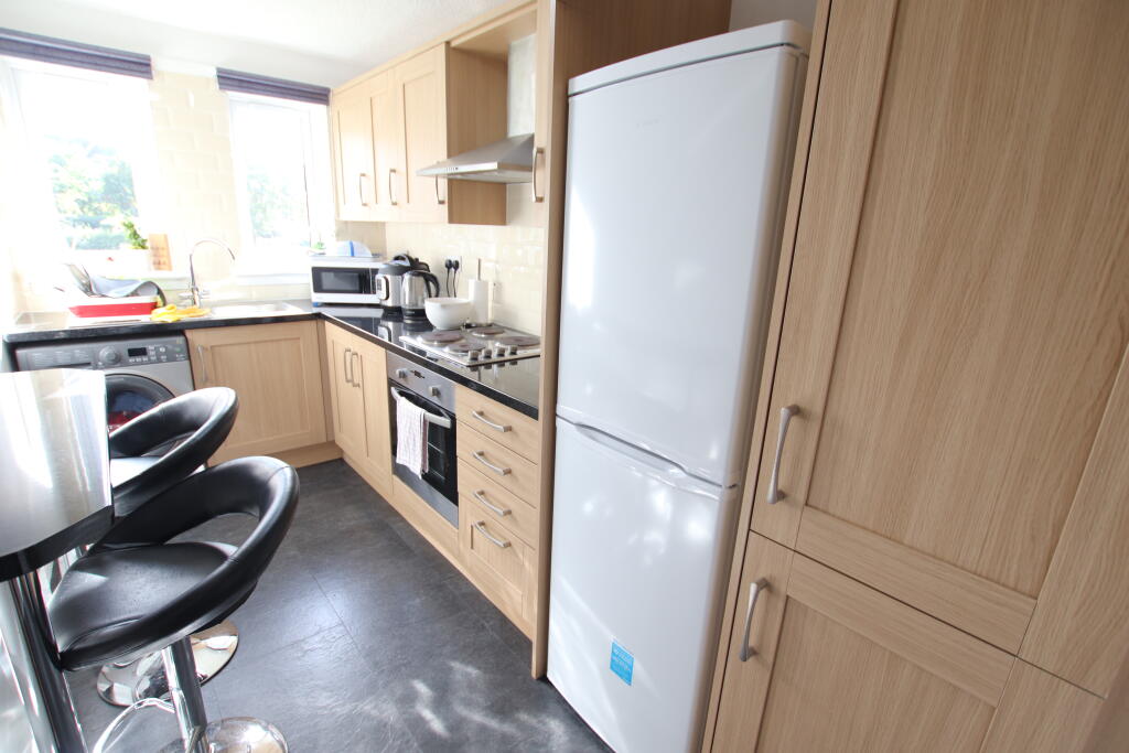 LOVELY ONE BEDROOM FLAT IN CARNARTHENSHIRE, Llanybydder RoomsLocal image