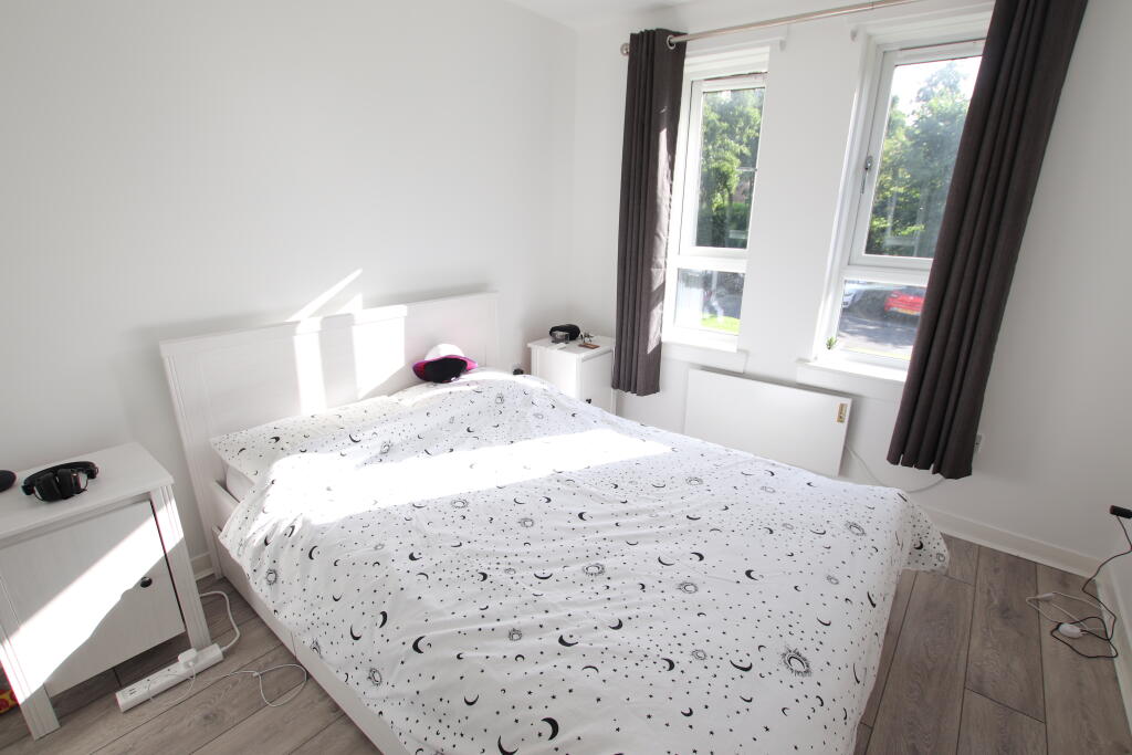 LOVELY ONE BEDROOM FLAT IN CARNARTHENSHIRE, Llanybydder RoomsLocal image