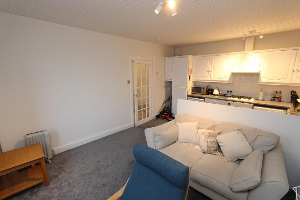 RECENT RENOVATED ONE BEDROOM FLAT IN LONDON RoomsLocal image