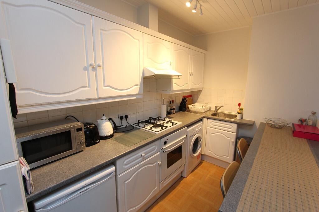 RECENT RENOVATED ONE BEDROOM FLAT IN LONDON RoomsLocal image