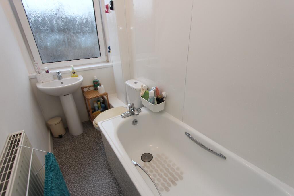 RECENT RENOVATED ONE BEDROOM FLAT IN LONDON RoomsLocal image