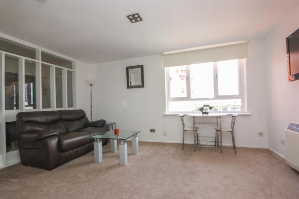 FANTASTIC ONE BEDROOM FLAT IN MANCHESTER RoomsLocal image