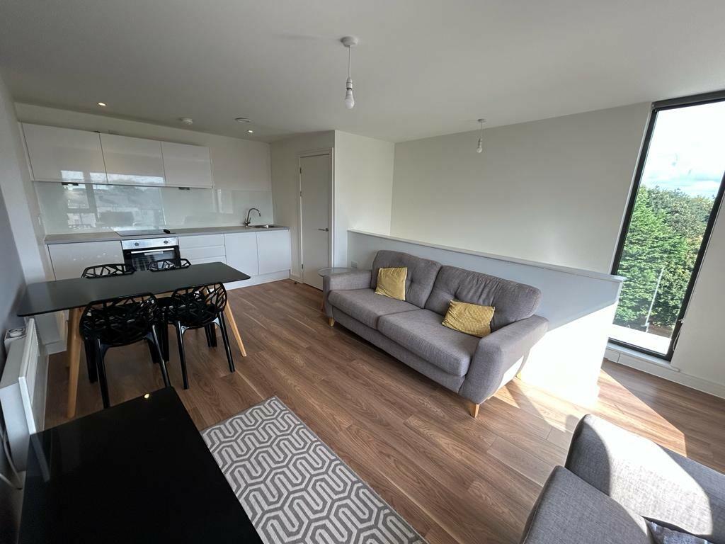 BEAUTIFUL ONE BEDROOM FLAT IN BIRMINGHAM RoomsLocal image