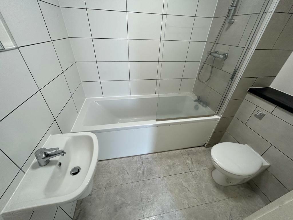 BEAUTIFUL ONE BEDROOM FLAT IN BIRMINGHAM RoomsLocal image