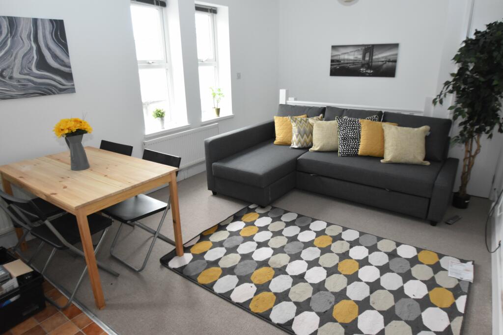 WELL PRESENTED ONE BEDROOM FLAT IN CAMBRIDGE image