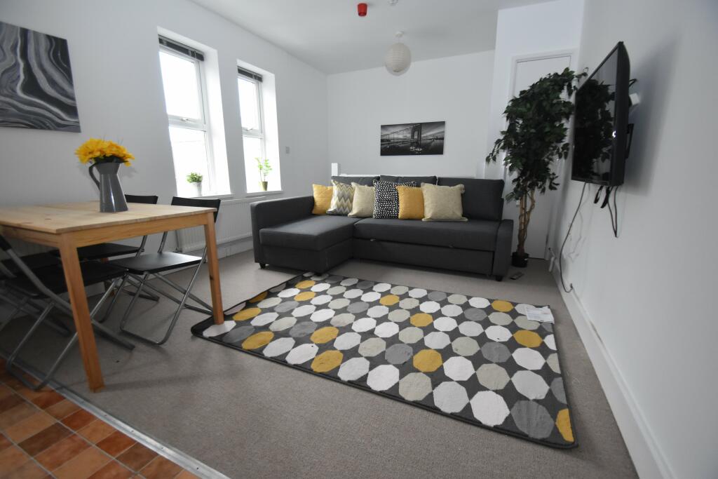 WELL PRESENTED ONE BEDROOM FLAT IN CAMBRIDGE RoomsLocal image