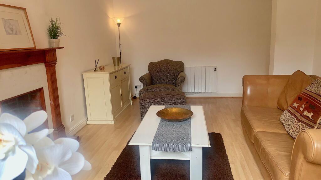 WELL PRESENTED ONE BEDROOM FLAT IN BRIGHTON RoomsLocal image