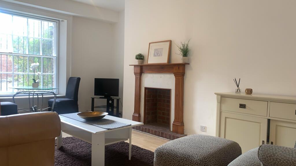 WELL PRESENTED ONE BEDROOM FLAT IN BRIGHTON RoomsLocal image