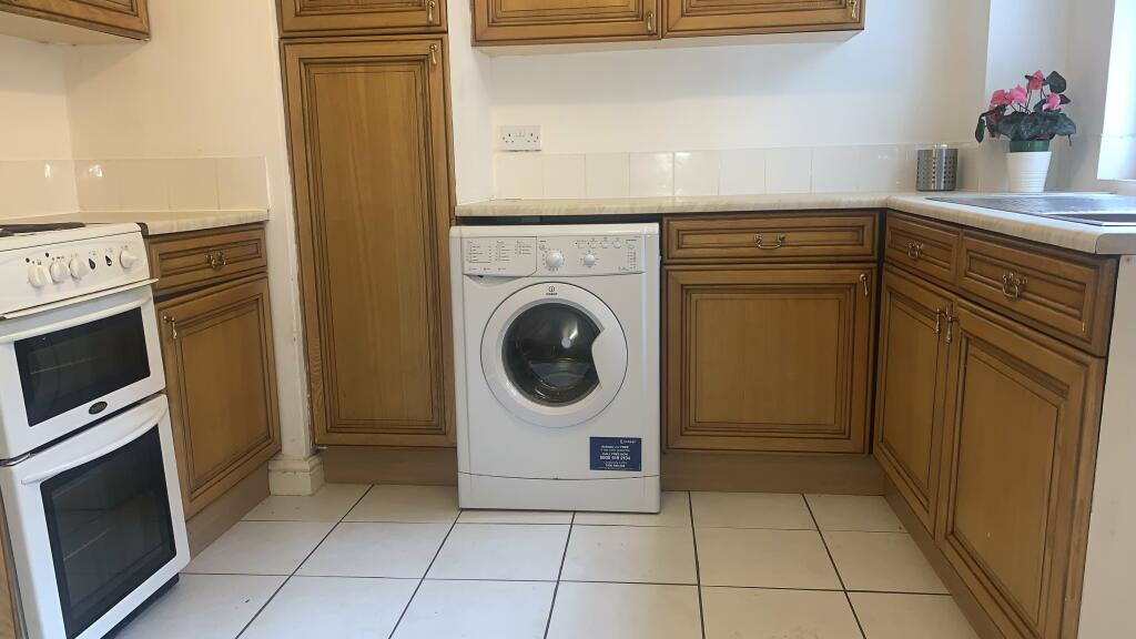 WELL PRESENTED ONE BEDROOM FLAT IN BRIGHTON RoomsLocal image
